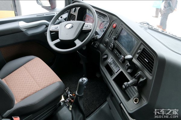 解放J7隆重登录临沂市场 欢迎前来品鉴