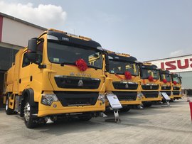 再次引领行业 中国重汽首批欧六洗街车交付香港
