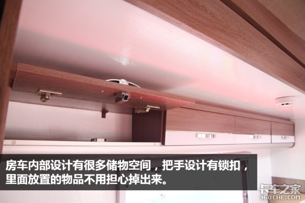 3卧铺带卫星电视!这样的房车才叫“爽”,自带各种家电