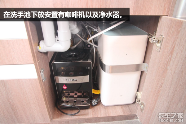3卧铺带卫星电视!这样的房车才叫“爽”,自带各种家电