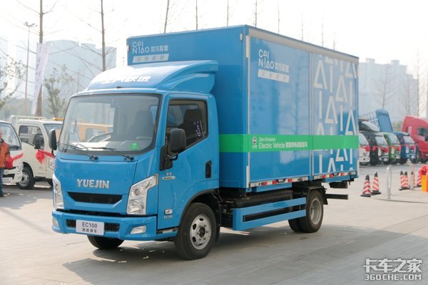 影响新能源汽车发展的有利和不利条件