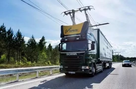 瑞典充電公路：電動汽車可邊開邊充電