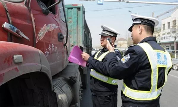 任性的罚单之一'我不信找不到你毛病!'