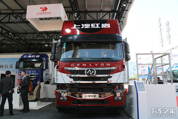 6X6大件车、超豪华房车 上汽红岩亮相北京车展