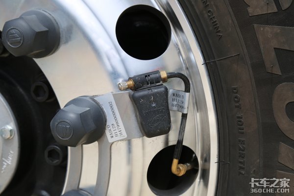 冷暖独立空调、豪华动力链 欧曼EST-A超级卡车亮相车展