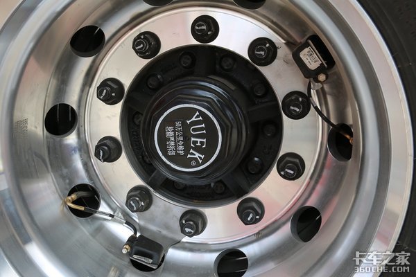 冷暖独立空调、豪华动力链 欧曼EST-A超级卡车亮相车展