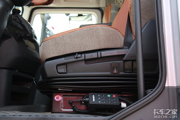 冷暖独立空调、豪华动力链 欧曼EST-A超级卡车亮相车展