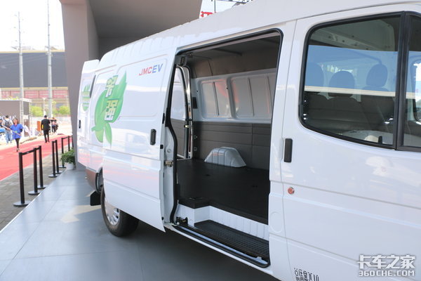 综合工况续航180km,2h充电80% 江铃推出纯电动VAN