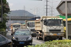 深圳交警大动作 24日起对泥头车实施"一超三罚"