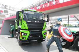 环保智能的"绿巨人" 江铃威龙6x4城市渣土车图解