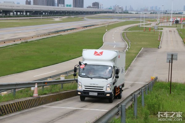 动力猛底盘强,这台重载金刚不负你的重托