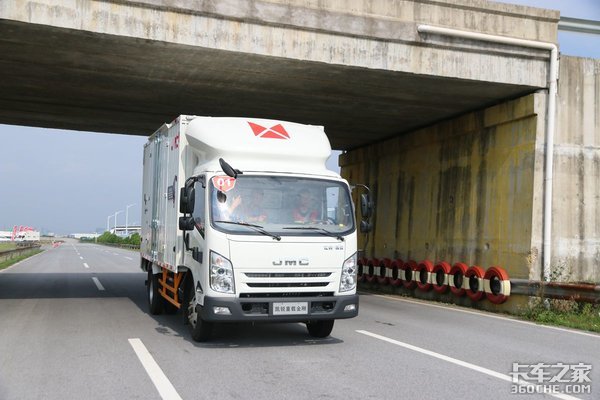动力猛底盘强,这台重载金刚不负你的重托