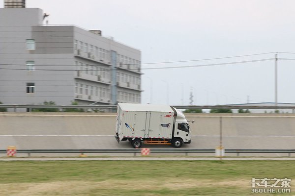 动力猛底盘强,这台重载金刚不负你的重托