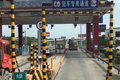 山东高速入口限高4米 卡住众多过往卡友