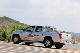 和26吨压路机"较劲" 百公里油耗5.89升 云南试驾长城风骏6皮卡