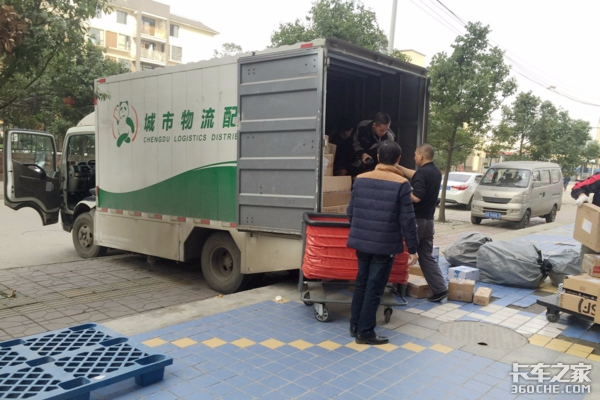 新能源遇新尴尬 停车场进去容易出去难