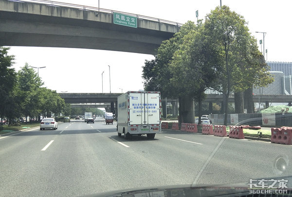 新能源遇新尴尬 停车场进去容易出去难
