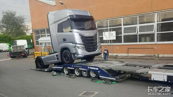 ��˹������ײ��?&nbsp;��һ����ά���ؿ��ع�