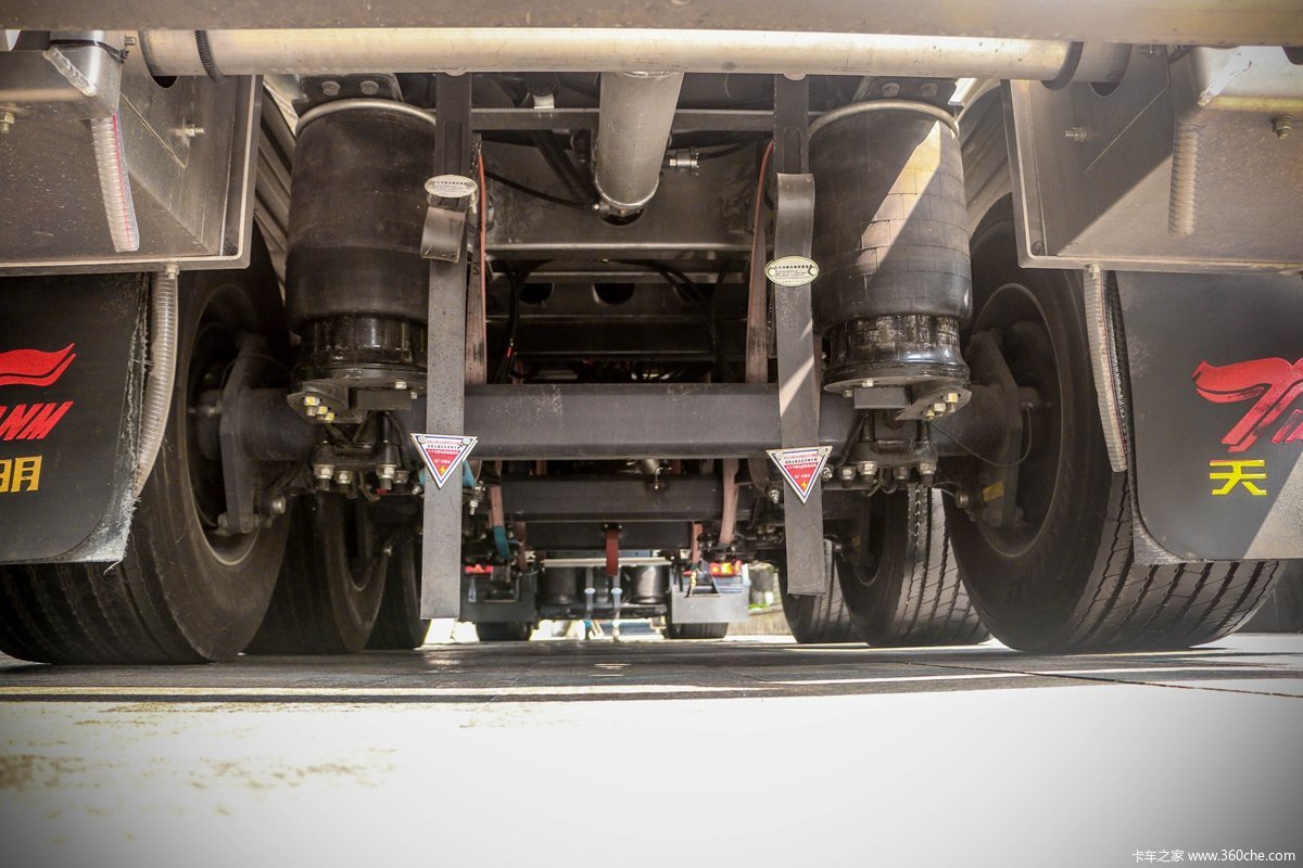 全车大单胎气囊桥这款车到底有多轻图片列表