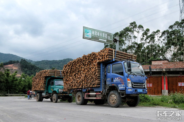 四驱攻克山地运输 重汽豪曼成拉木专用