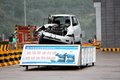 渣土车侧翻压扁小轿车 3名驾乘人员遇难