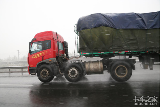 老司机谈安全驾驶：雨雾冰雪路该怎么开