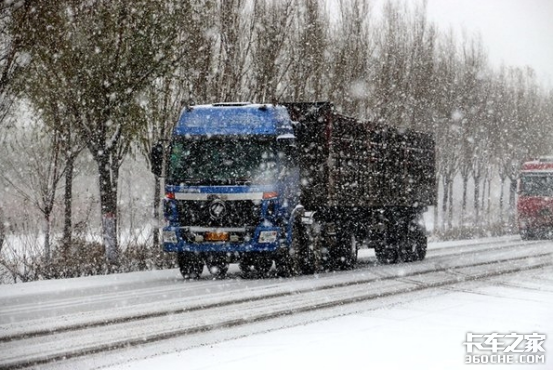 老司机谈安全驾驶：雨雾冰雪路该怎么开