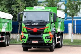 渣土车为啥就不能年轻点？都用这种车多帅！