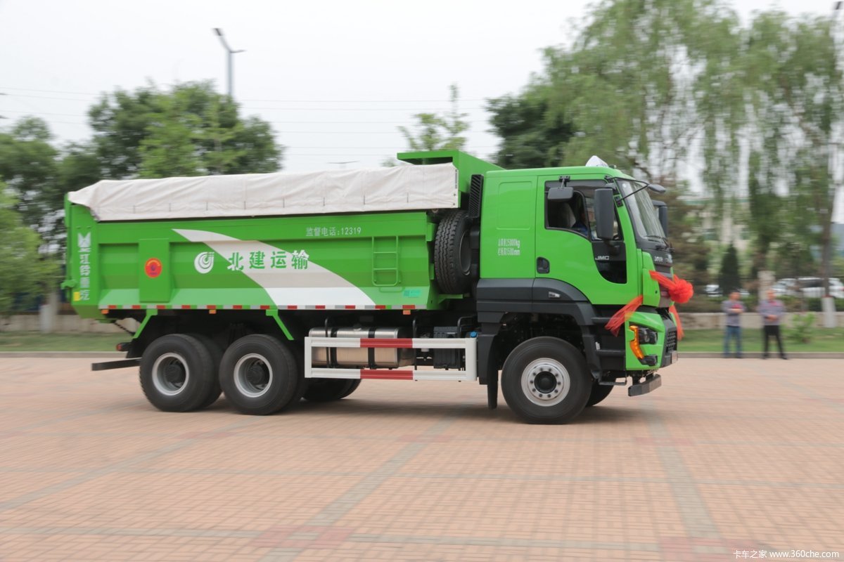 渣土车也要年轻化这种车跑起来多拉风图片列表