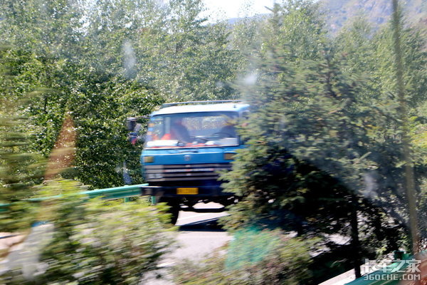 父亲与卡车：40年来驾照变化真的好大！