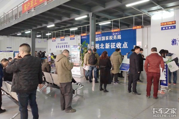 成都新车上户需注意 旧版居住证被喊停、6月22日开执行