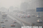 京城清早雾沉沉 部分高速受阻航班延误