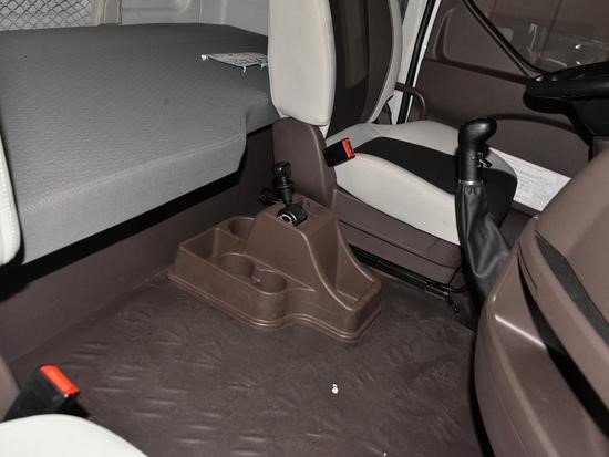 多拉一辆 图解乘龙T5长头轿运车