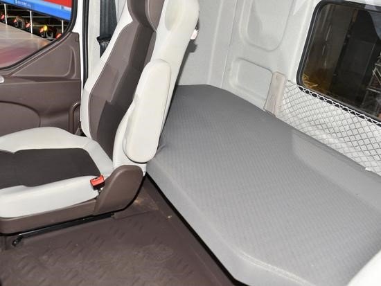 多拉一辆 图解乘龙T5长头轿运车