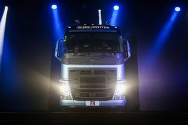 标配紧急制动升级再制造业务 2018年沃尔沃以多项升级迎九十周年