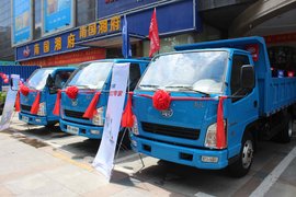 订车71台 一汽红塔新款公狮产品上市发布会