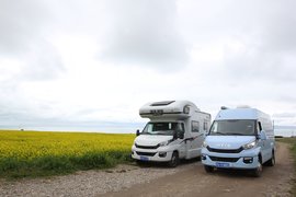 依维柯携进口Daily Hi-Matic举办首届青海湖房车旅游文化节