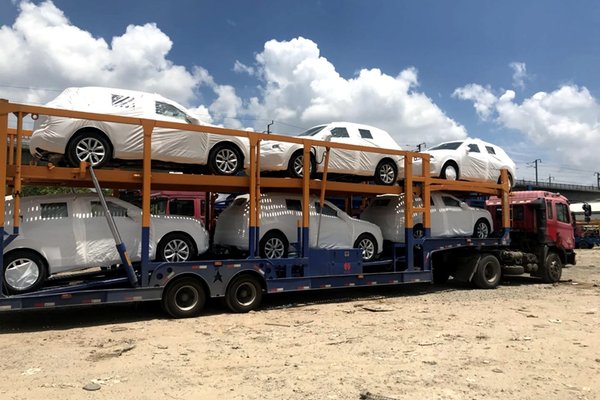 上海轿运车调查:中置轴轿运车比较常见_南通市紫琅汽车优惠促销_卡车