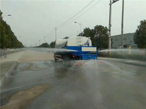 灑水車基礎知識：水流量和噸位是重點