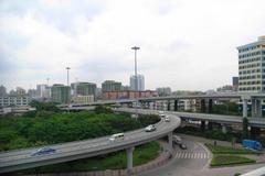 �����շ����ĸ��ٹ�·��196����107��