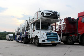 始于颜值忠于性能 开着它意犹未尽，乘龙T5轿运车初体验