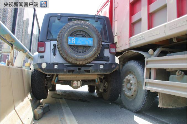 重卡与越野车7次相互别车 驾驶员被刑拘