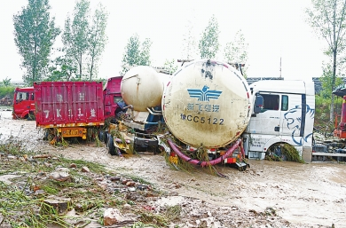 ���ϣ���ʦͻ��ɽ��&nbsp;�����󿨳�������