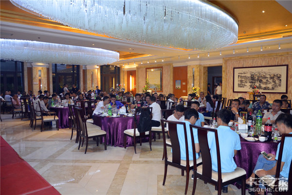 ��Ǯ����&nbsp;һ�����J6Pǣ������ʢ������