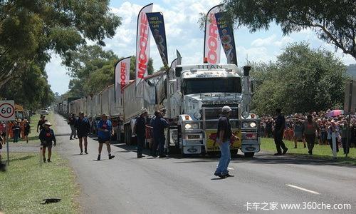 行驶在公路上的列车：1474米长的卡车你见过没行驶在公路上的列车：1474米长的卡车你见过没