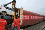 一列能运99辆汽车 黑龙江首开轿运列车