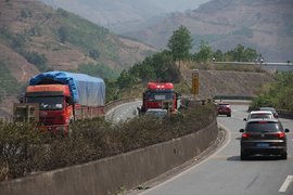 成品油价格下调 国内汽柴油价格每吨均降50元