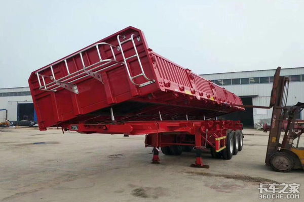 �ҳ��������¯������ݵ����ĸ���ɫ��