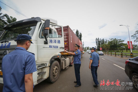 海南多部门联合治超 查处货车2436起