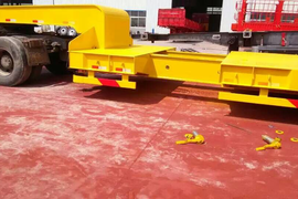 这种挂车居然还能伸缩，比孙大圣的如意金箍棒还牛